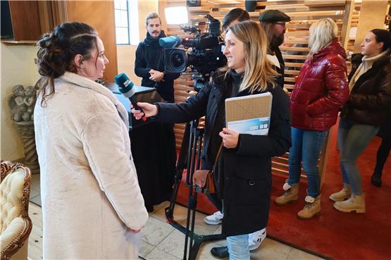 Großes Medieninteresse und viele Besucher bei Eröffnung der Pfeffinger Tierbestattungskirche