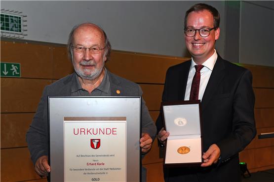 Erhard Karle erhält als erster Bürger Meßstettens die goldene Verdienstmedaille
