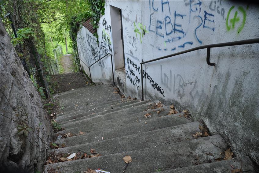 Stein auf Stein: Die Stadt Rosenfeld poliert ihre Treppen und Fußwege auf