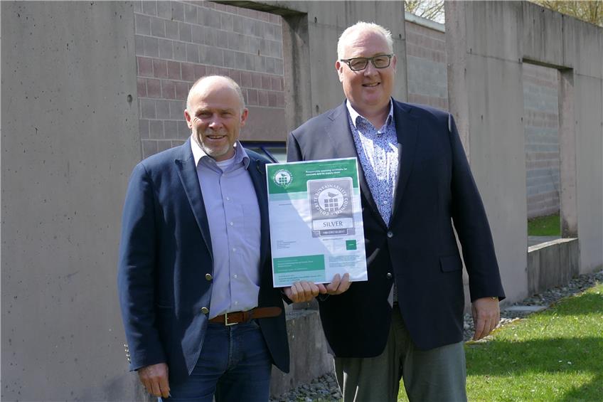 Dotternhausener Zementwerk erhält Zertifikat für nachhaltige Produktion