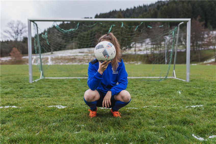Mit einem Bein im Abseits: Der lokale Frauenfußball im Kampf gegen das eigene Image