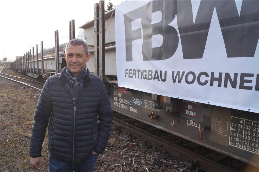 FBW transportiert auf der Schiene: 7800 Tonnen Fertigteile von Schömberg in die Schweiz