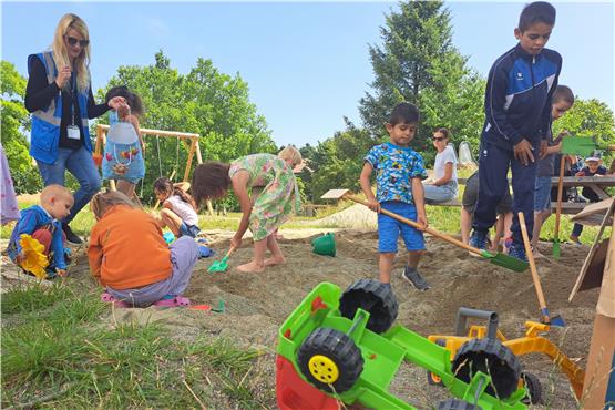 Spielen, lernen, kreativ sein: Was machen eigentlich die Kinder im Ankunftszentrum Ukraine?