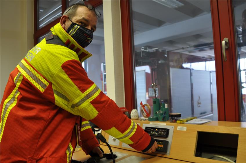 Geislinger Feuerwehr steigt auf digitale Funktechnik um: Stadt bestellt elf Geräte 