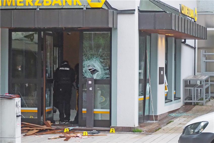 Ermittler vermuten Verbindung zwischen gesprengtem Geldautomaten und Einbruch in Rosenfeld