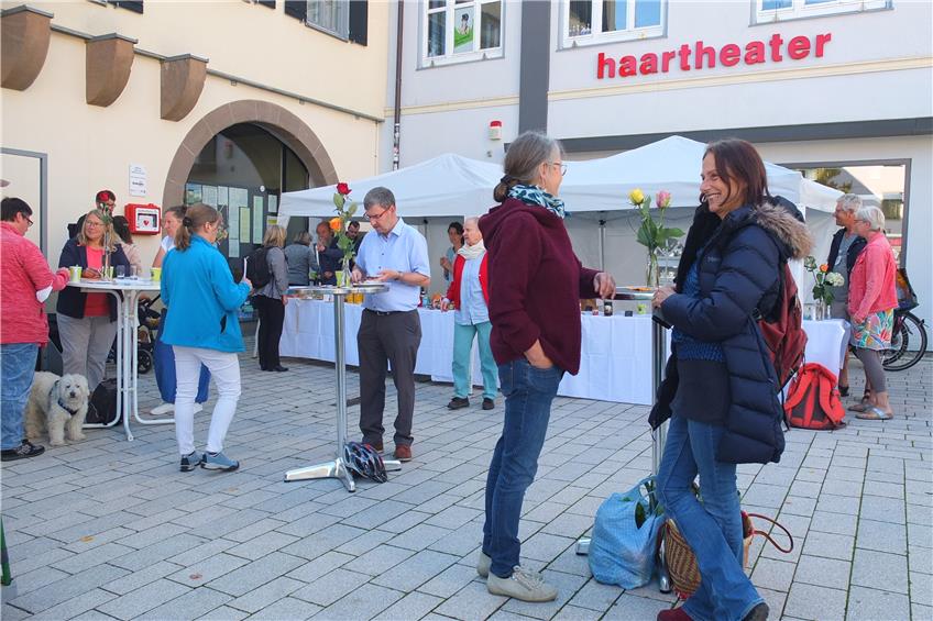 Austausch, Genuss und Information: Viele Gäste beim fairen Frühstück in Balingen