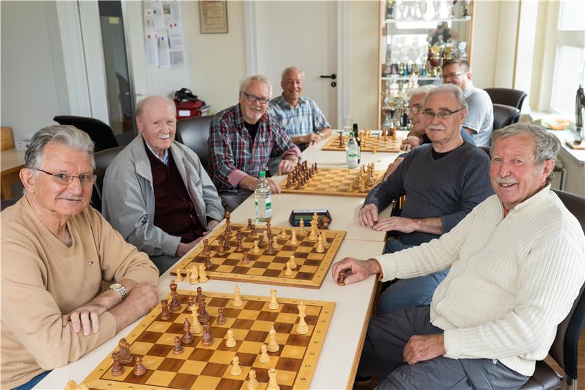 Schach hält die grauen Zellen fit: In Frommern treffen sich Senioren zum Spiel der Könige