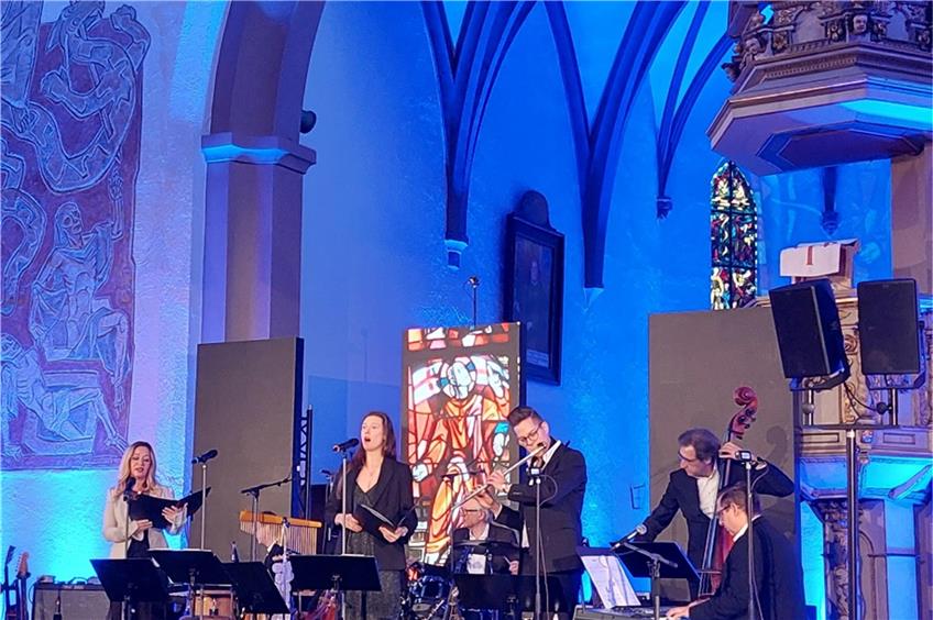 Musikalischer Leckerbissen in Ebingen: Himmlischer Crossover-Flug in der ausverkauften Martinskirche