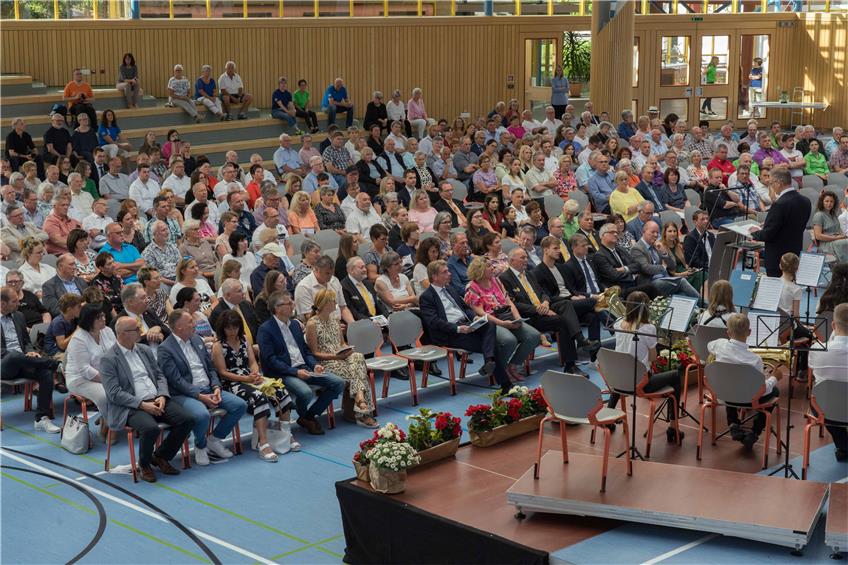 „100 Jahre Ehrenamt, Engagement, Treue und Tatkraft“: Geislinger Musiker feiern Jubiläums-Festakt