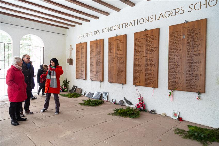 Französischer Gedenkstättenleiter besucht Wüste-Werke und KZ-Friedhöfe in Schömberg