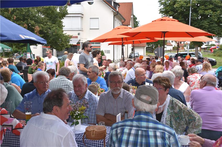 Viele Gäste: Das erste Hof- und Straßenfest in der „Sonne“ in Straßberg war ein Erfolg