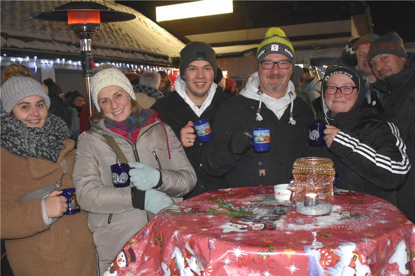 Schönes und Nützliches für den Gabentisch: Straßberger Weihnachtsmarkt war wieder ein Besuchermagnet