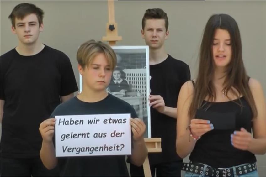 Antikriegstag: Frommerner Schüler verweisen auf die Schrecken eines Krieges