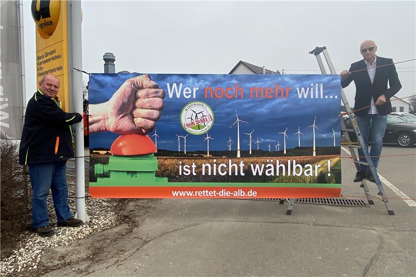 Bürgerinitiativen gegen den Windpark Winterlingen zeigen vor der Wahl Flagge