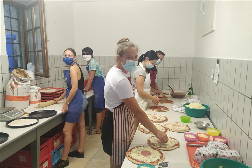 Italien lässt grüßen: Heiligenzimmerner Musiker backen 300 Pizzen für ihre Mitbürger