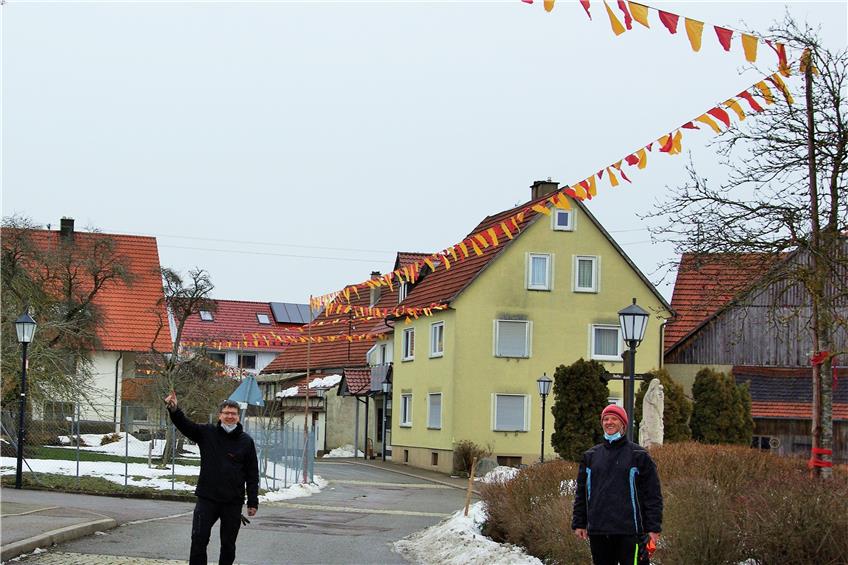 Flatterbändel sorgen in Harthausen wenigstens ein bißchen für Fasnetsflair