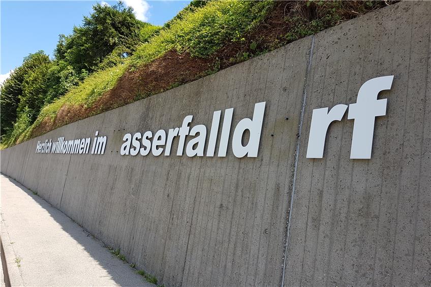 Schon wieder: Buchstaben aus „Wasserfalldorf“-Schriftzug in Zillhausen geklaut