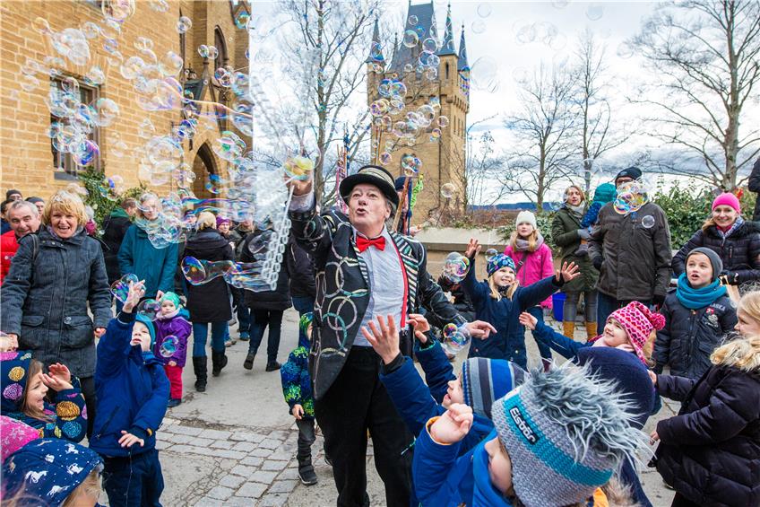 Freude am weihnachtlichen Treiben: Besucherrekord auf dem Burg-Weihnachtsmarkt