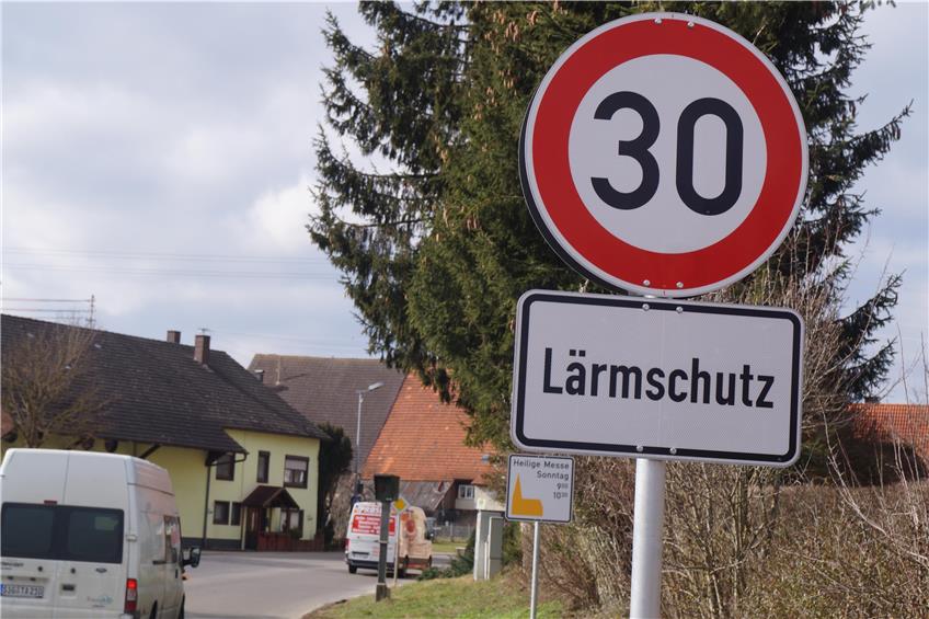 Unterschriften gegen Lärm: Anwohner fordern auf B27 durch Schömberg Tempo 30 rund um die Uhr