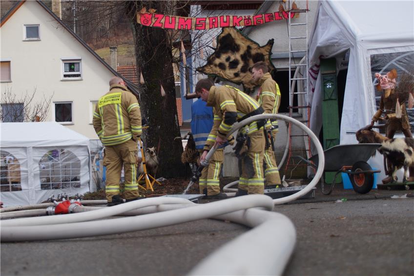 Feuerwehr löscht Brand in Nusplinger Besenwirtschaft