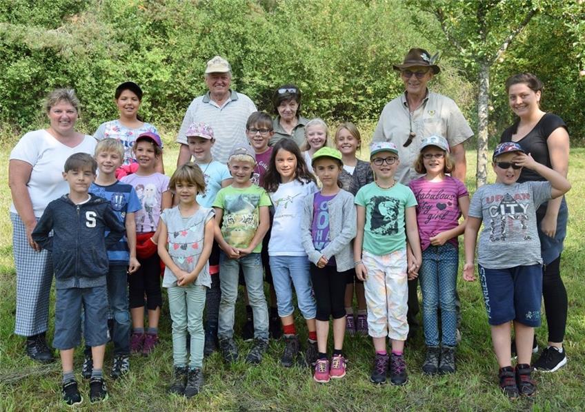 Geislinger Grundschüler gehen beim Ferienprogramm mit den Jägern auf die Pirsch