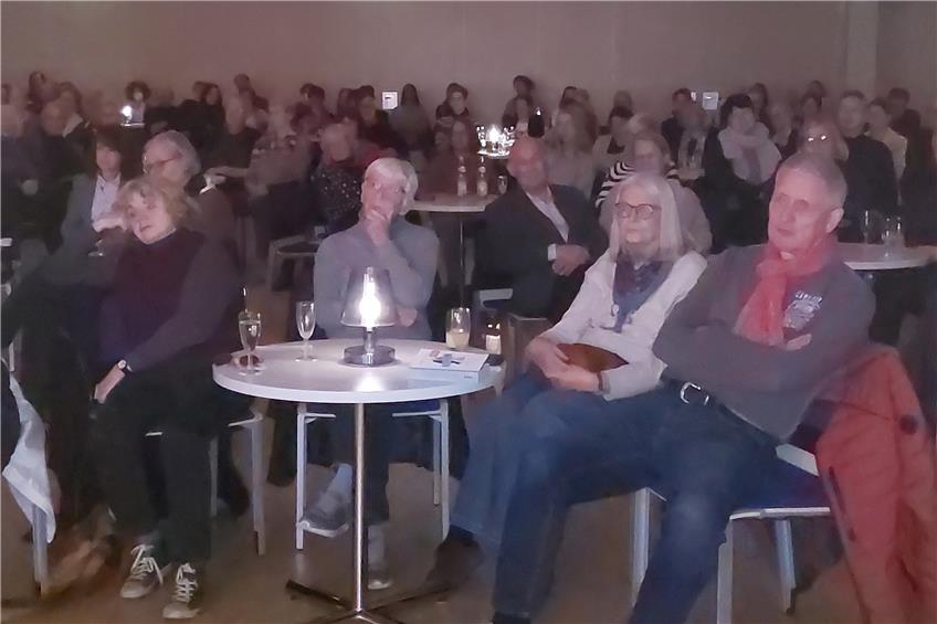 Literaturtage Albstadt: Denis Scheck provoziert bis zur Schmerzgrenze und kokettiert mit Socken