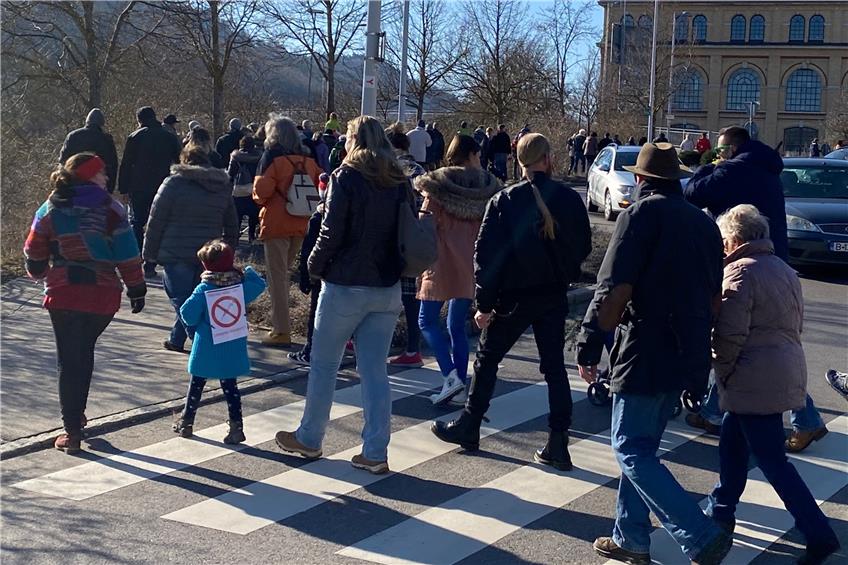 Rund 800 Teilnehmer: Keine Demo-Eröffnung in Ebingen – größere Gruppe zieht durch Tailfingen
