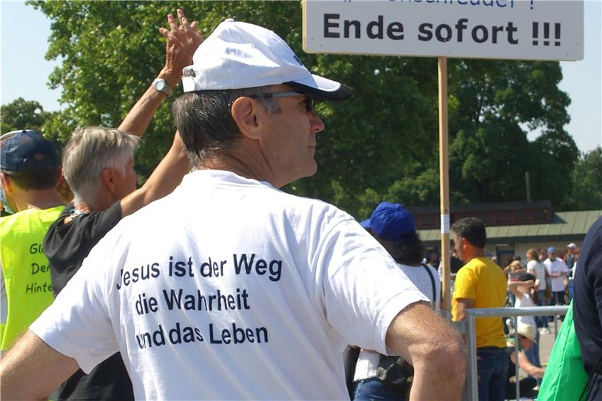 Dagegen, aber seriös: Meßstetter Kreisrat Andreas Hauser besucht Stuttgarter Corona-Demo 