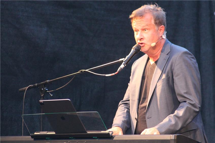 Nach 7 Monaten Zwangspause: Lars Reichow verzückt das Publikum vor der Balinger Stadthalle