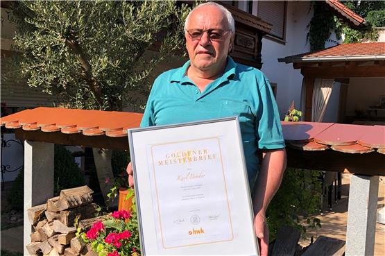 Unermüdlich in Beruf und Liederkranz: Karl Binder aus Zimmern ist seit 50 Jahren Fleischermeister
