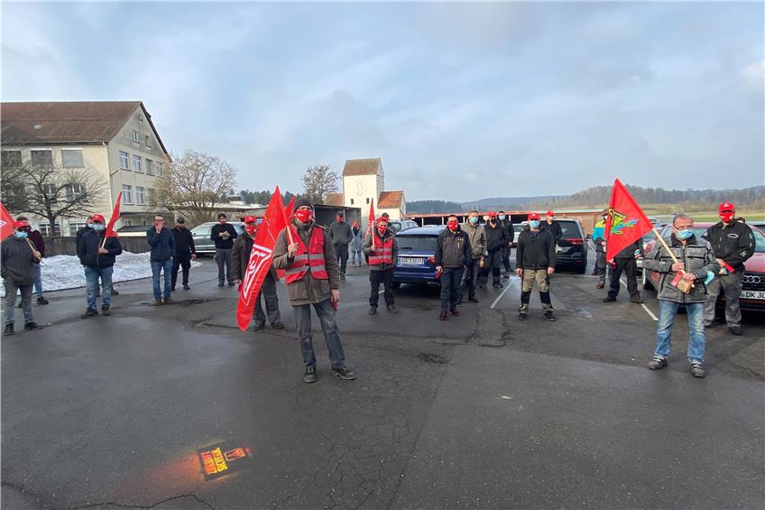 Knapp über 40 August-Beck-Mitarbeiter in Winterlingen beteiligen sich am Warnstreik