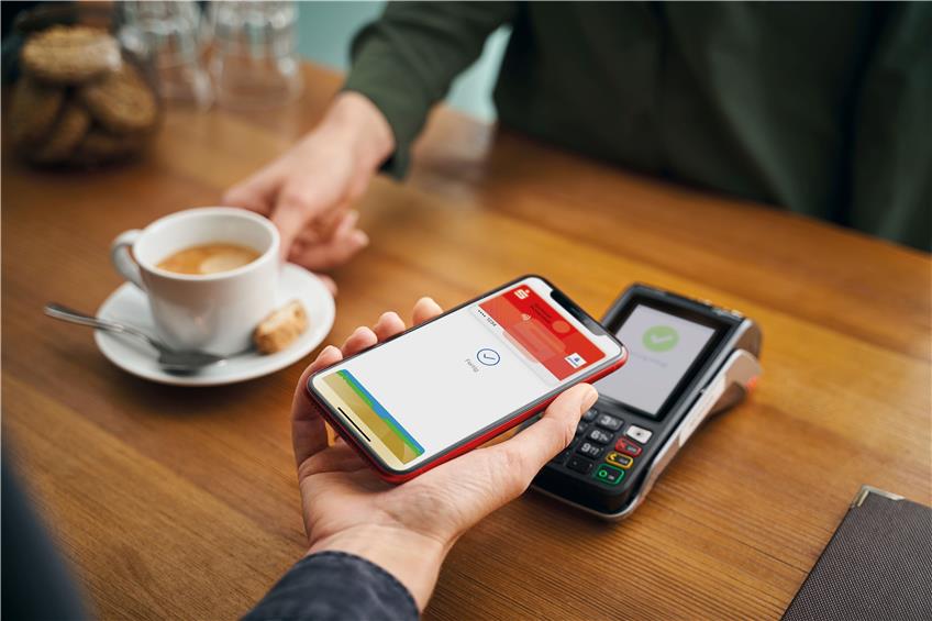 Kontaktloses Bezahlen: „Apple Pay“ mit der Girocard startet bei der Sparkasse Zollernalb