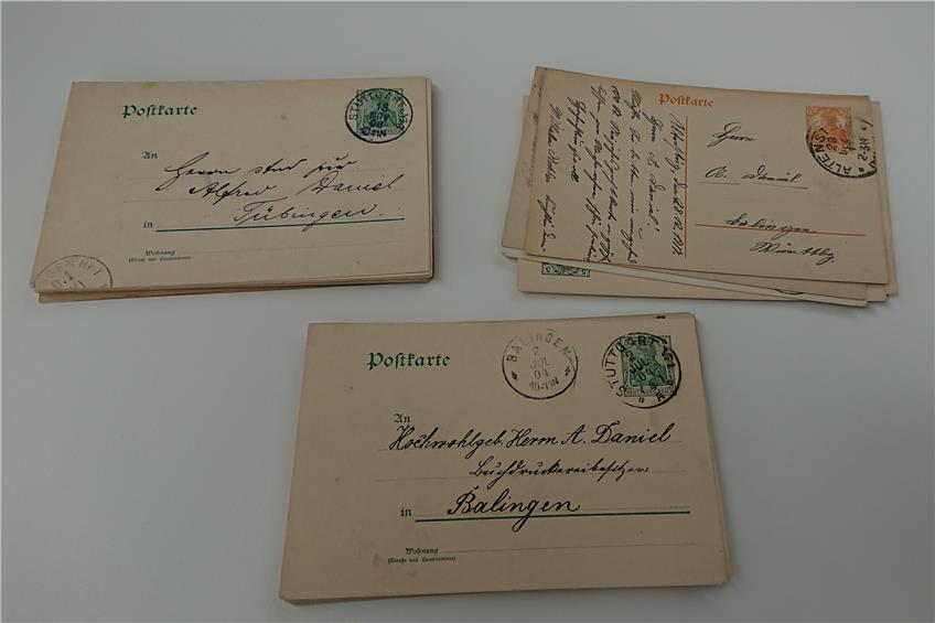 Relikte vergangener Zeiten: Historische Postkarten von Adolf Daniel werden Familienarchiv gespendet