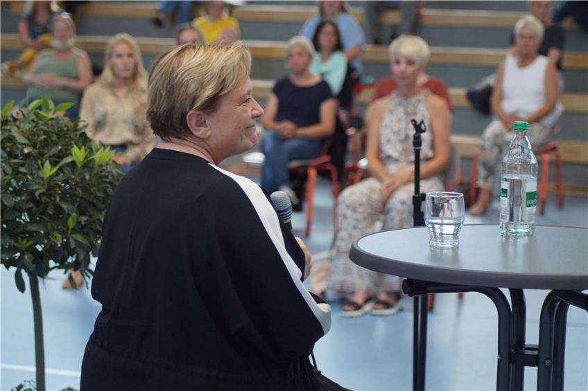 Klares Bekenntnis in Geislingen: Kultusministerin Eisenmann spricht sich für Zwergschulen aus