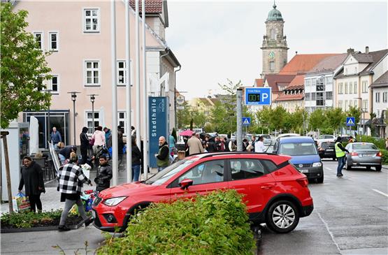 Riesenandrang in Hechingen: Warentauschtag legt beinahe die Stadt lahm