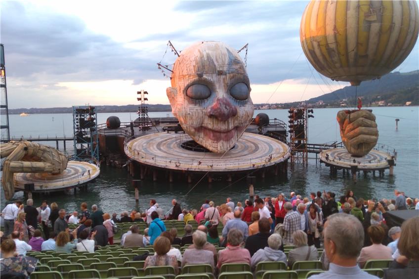 ZAK-Leser genießen Stölzls grandiose Rigoletto-Inszenierung bei den Bregenzer Festspielen
