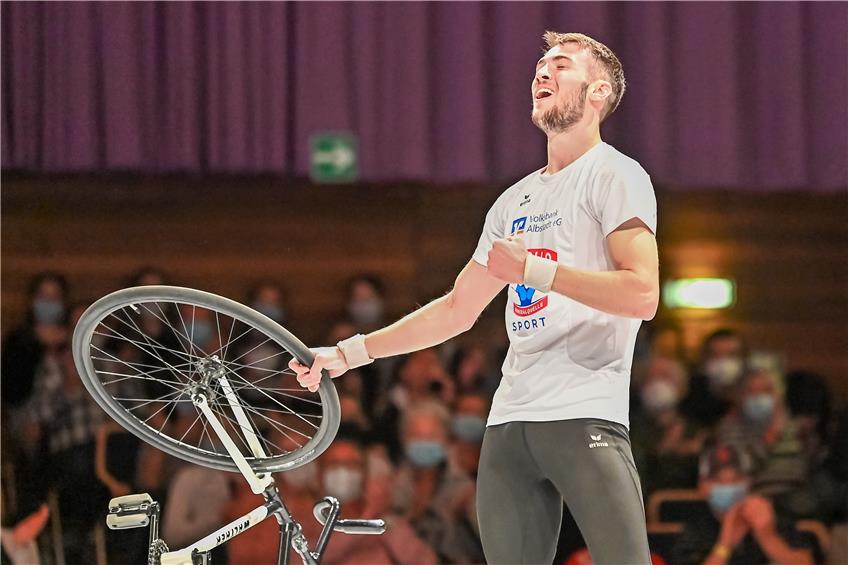 Deutsche Dominanz beim Weltcup-Finale: Kunstrad-Elite begeistert die Zuschauer in Albstadt