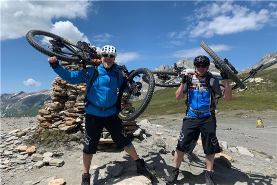 Insgesamt 22.700 Höhenmeter: Zwei Ostdorfer bezwingen mit dem Mountainbike die Alpen