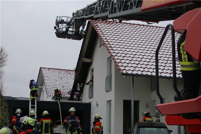 Schuppen in Balinger Wohngebiet brennt nieder – Flammen greifen auf Wohnhaus über