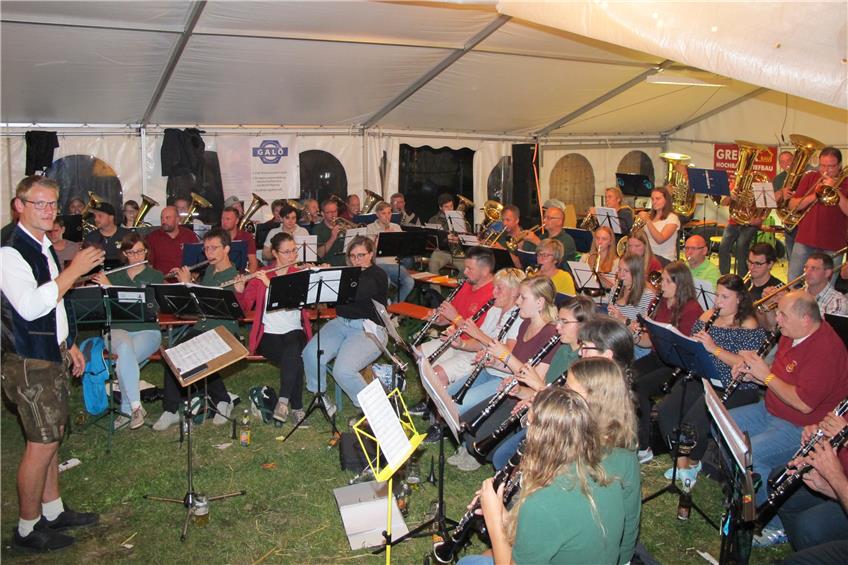 Musik verbindet: Bei der Schwenninger Strohpark-Musikprob tobt das Zelt
