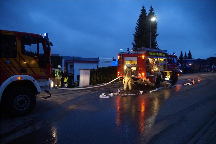 Verpuffung an Gasheizung: Feuerwehr löscht brennenden Heizkessel in Lautlingen