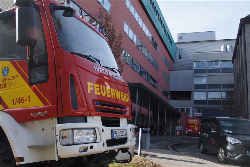 Wasserrohrbruch in Installationsschacht führt zu Feuerwehreinsatz im Ebinger Krankenhaus