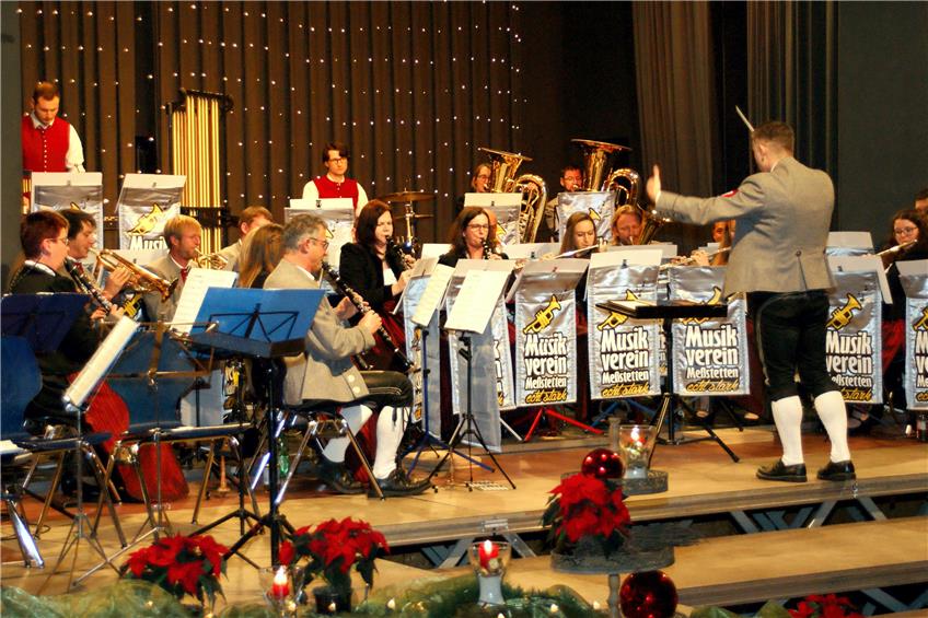 Die Besucher vergessen beim Weihnachtskonzert des Musikvereins Meßstetten ihre Sorgen