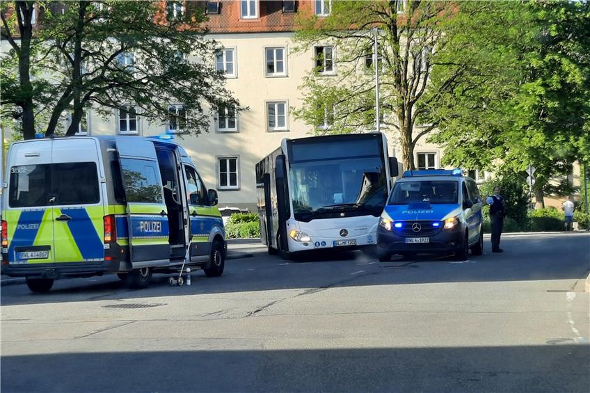 Wenn die Polizei Unfallbeteiligte ist: Linienbus kollidiert in Balingen mit Streifenwagen