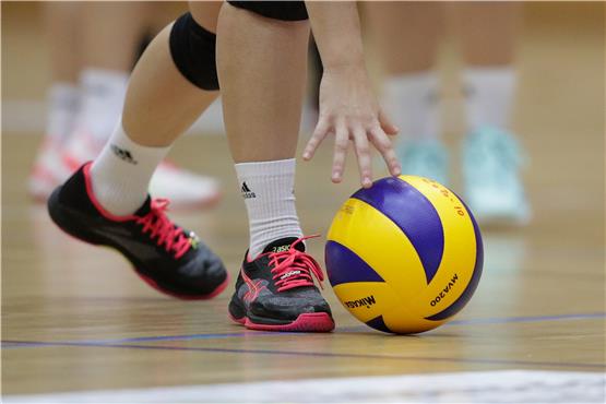 Pause im Volleyball: Baggern, Schmettern und Blocken wieder verboten