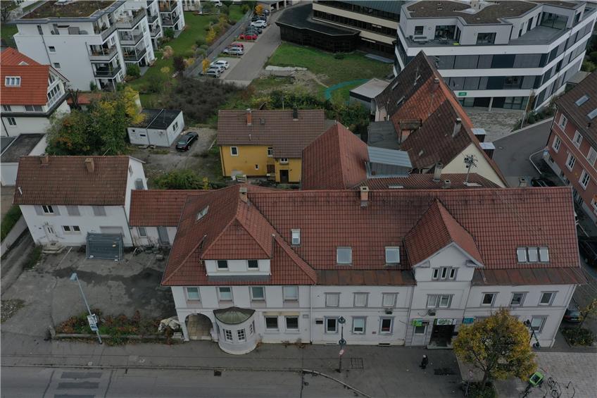 Der Abriss des Württemberger Hofs lässt auf sich warten: Ein Häuschen bremst die Baustelle