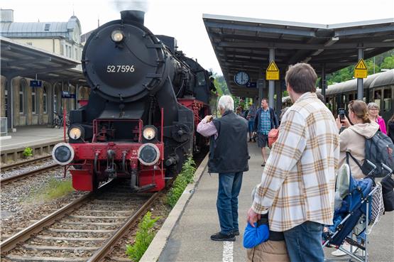 Eisenbahnfreunde Zollernbahn lassen Dampflock zwischen Balingen und Sigmaringen pendeln