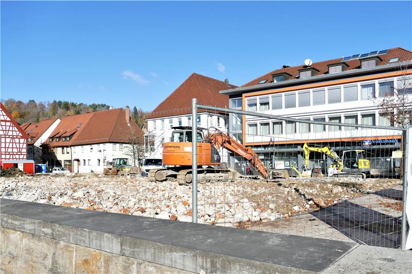 Auf Alt-Balingens Spuren: Grabungen am Neubau der Volksbank bringen alte Stadtmauer hervor