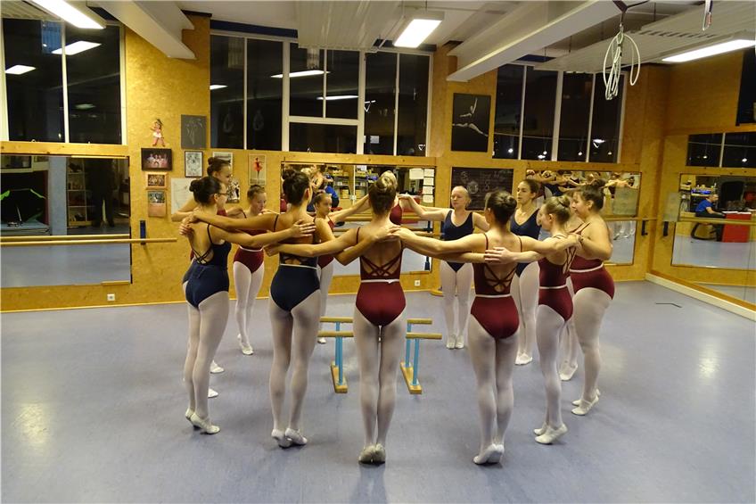 Ein getanztes „Wir“ steht im Mittelpunkt der zwei großen Aufführungen der Ballettschule Weiß