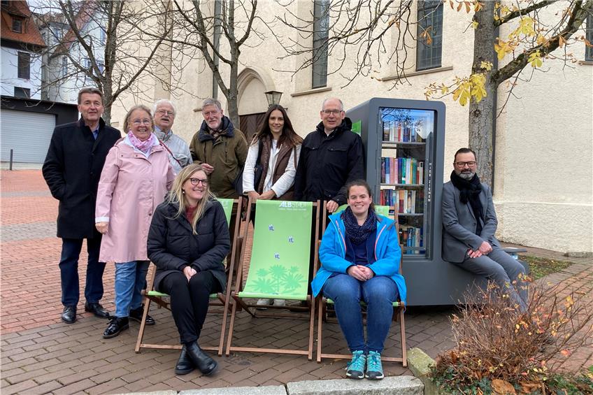 Verweilen ohne Konsum: Kleiner Bücherschrank als Teil eines großen Projektes in der Ebinger City